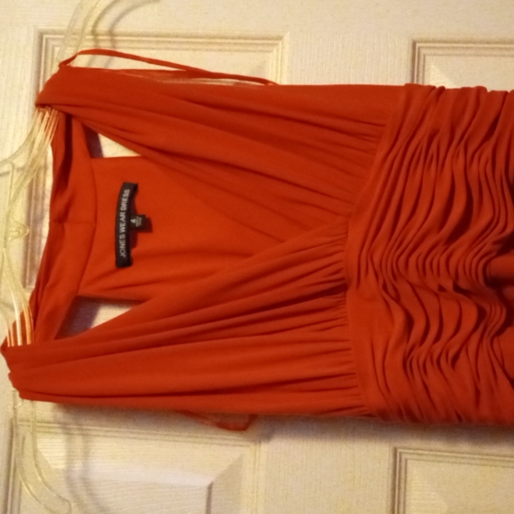 Dress - Picture 3 of 3